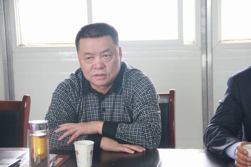 陜煤集團總經(jīng)理助理、建設(shè)集團聯(lián)合黨委書記、董事長寧興剛節(jié)日期間深入銅煤公司施工生產(chǎn)一線視察慰問