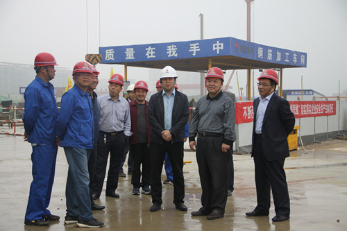 陜煤集團總經(jīng)理助理、建設(shè)集團聯(lián)合黨委書記、董事長寧興剛一行蒞臨天工公司陜煤研究院西安總部工地視察指導工作