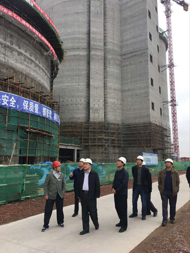 陜煤集團(tuán)總經(jīng)理助理、建設(shè)集團(tuán)聯(lián)合黨委書記、董事長寧興剛一行中秋節(jié)深入天工公司土建第二項目部走訪慰問