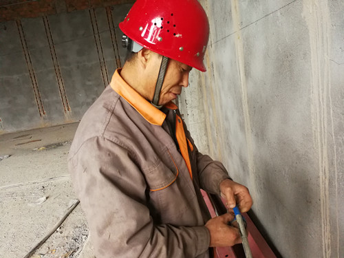 一個(gè)踏踏實(shí)實(shí)的“犁地?！?></div>
                                <div   id=