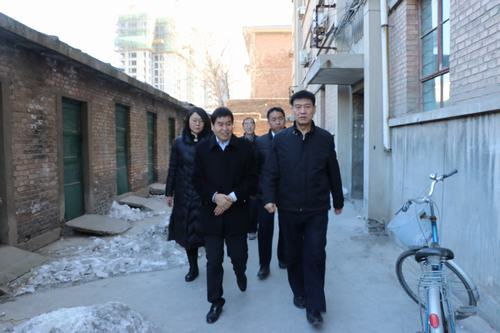 建設(shè)集團(tuán)聯(lián)合黨委副書記、紀(jì)委書記、工會(huì)主席侯本英一行慰問(wèn)澄合分公司困難職工