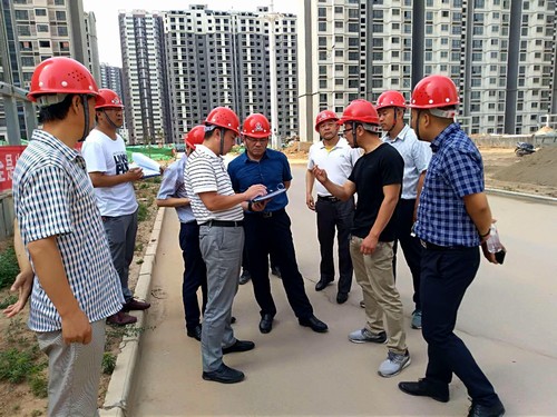 王明智深入銅煤1#、2#號小區(qū)施工現(xiàn)場檢查指導(dǎo)工作