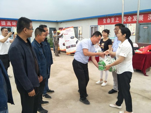 陜煤建設(shè)中煤公司深入一線開(kāi)展“送清涼”活動(dòng)
