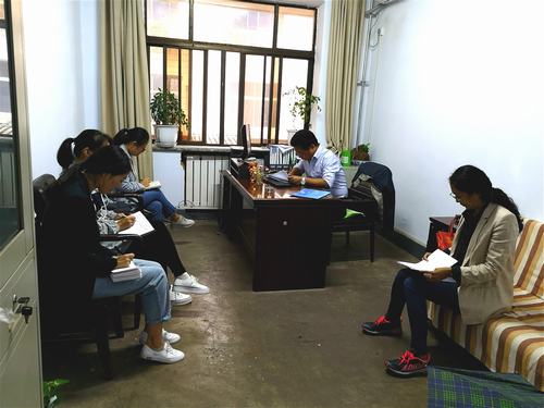 陜煤建設(shè)韓城分公司人社黨支部學習先進精神向時代楷模致敬