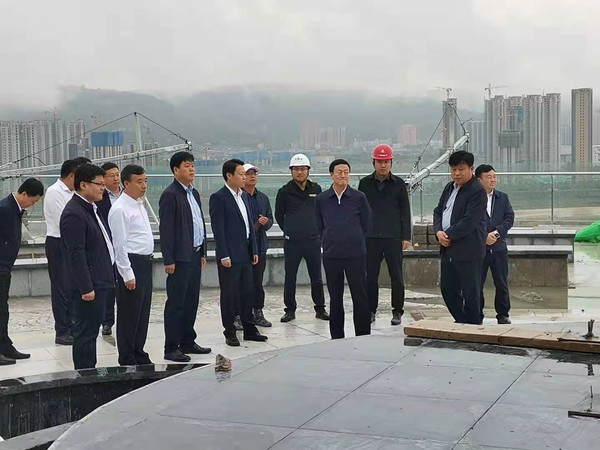 彬州市委書記王宏志、市長陳加寶一行蒞臨銀西高鐵彬州站前廣場項目檢查指導(dǎo)工作