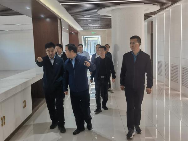 陜煤集團陜西鐵路物流集團黨委書記、董事長趙國智蒞臨靖神鐵路孟家灣站機輛中心檢查指導(dǎo)工作