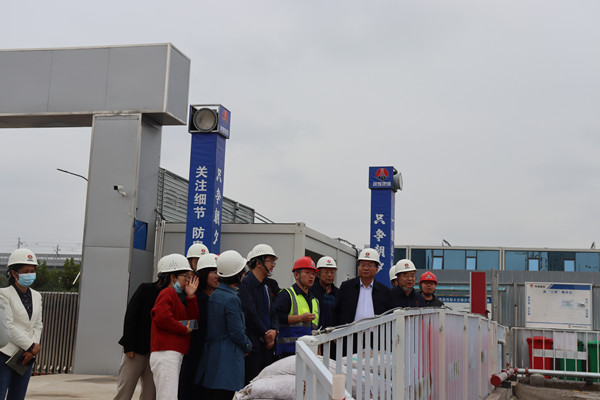 陜西省西咸新區(qū)灃西新城開發(fā)建設(shè)（集團）有限公司黨委書記、董事長楊建柱一行蒞臨灃西新城第五學(xué)校項目調(diào)研指導(dǎo)工作