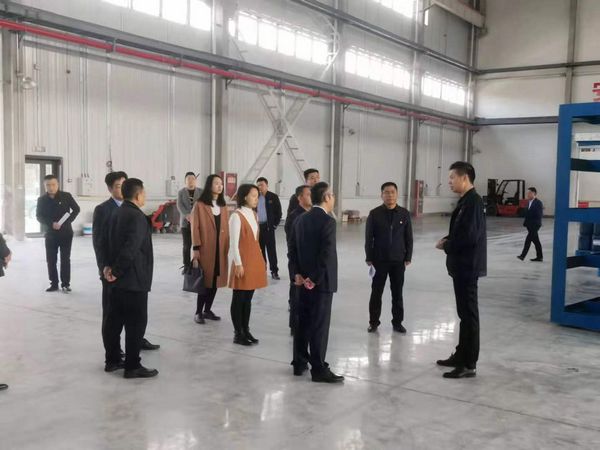 渭南市目標責(zé)任考核辦副主任吳磊一行深入陜煤建設(shè)天工公司施工的3萬噸/年礦用高分子材料工業(yè)化示范項目檢查指導(dǎo)工作