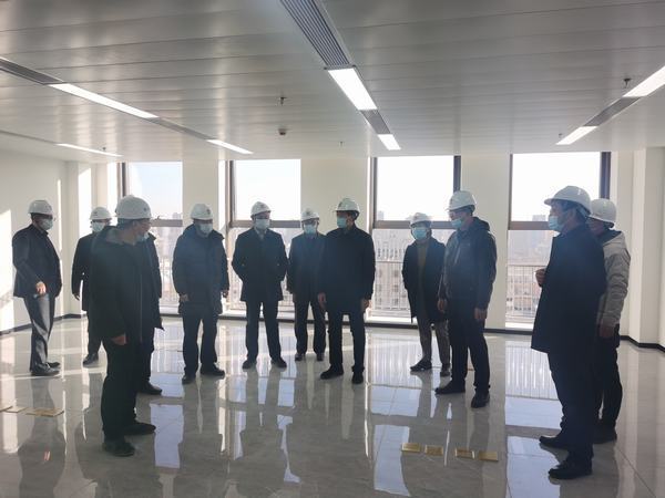 榆林市副市長陳忠一行蒞臨陜煤建設(shè)榆林公司高級人才創(chuàng)業(yè)活動中心改造工程項(xiàng)目調(diào)研指導(dǎo)工作