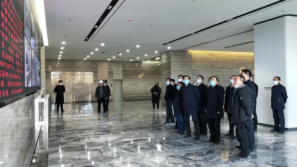 榆林市副市長陳忠一行蒞臨陜煤建設(shè)榆林公司承建的榆林市金融中心項(xiàng)目檢查指導(dǎo)工作