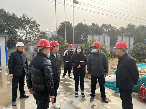 涇陽縣縣委辦公室主任陳龍一行蒞臨陜煤建設(shè)咸陽分公司第五項目部復工準備工作