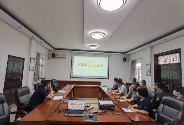 陜煤建設(shè)設(shè)備租賃中心“五個(gè)一”推動紀(jì)律教育學(xué)習(xí)宣傳月活動走深走實(shí)