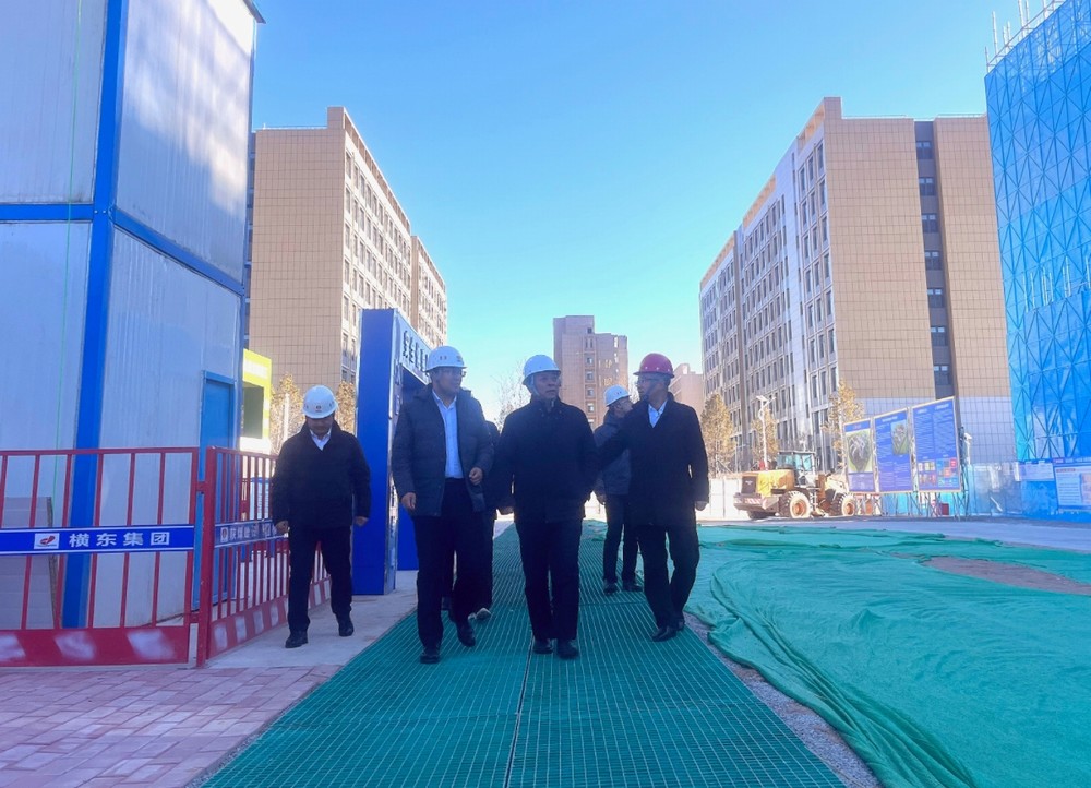 徐五才深入鄂爾多斯應(yīng)用技術(shù)學(xué)院項(xiàng)目部調(diào)研指導(dǎo)工作